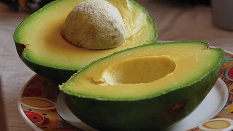 En establecimientos de autoservicio nacionales, el precio del kilo de aguacate ronda los 100 pesos.
(Foto: pixabay.com)