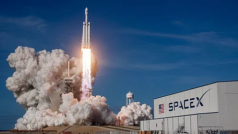 El canal de SpaceX en YouTube transmite todos sus lanzamientos en vivo, esta imagen no es del cohete Falcon 9m se trata del Falcon Heavy (Fotografía: Twitter @NASASocial)
