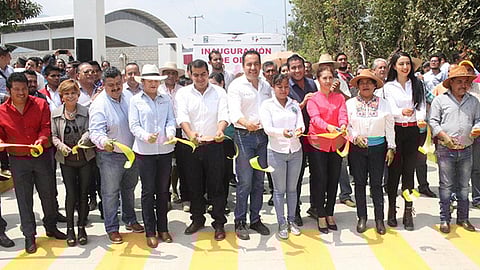 Carlos Herrera entregó aulas, inauguró la pavimentación de una calle y encabezó la campaña de Regularización del Estado Civil (Foto Cortesía)