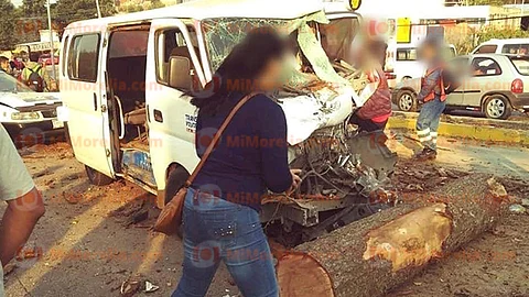 Los vehículos dañados fueron retirados por grúas y el deceso del mencionado fue reportado a la instancia competente (Foto RED 113)