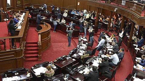 Los congresistas habrán de discutir el dictamen con proyecto de acuerdo (Foto Archivo)
