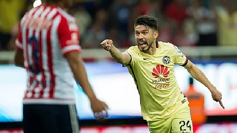 Oribe Peralta se une a Rafael Márquez Lugo, Ángel Reyna y Jesús Molina como los futbolistas que en la última época han llegado a Chivas tras jugar con América (Foto: Twitter)