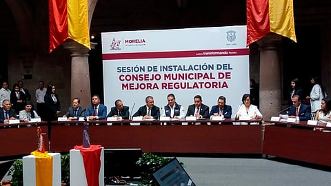 Silvano Aureoles Conejo, felicitó al ayuntamiento de Morelia por decidir unirse a la lista de municipios que actualmente agilizan sus trámites(Foto: Cristian Ruiz)
