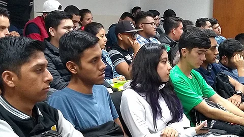 Los estudiantes deberán contar con la aceptación de un asesor de UMSNH (Foto ilustrativa Twitter @TVNICOLAITA)