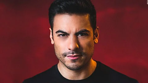 Rivera se mostró feliz y sorprendido porque de nueva cuenta interpretará a este personaje (Foto Twitter: @_CarlosRivera)