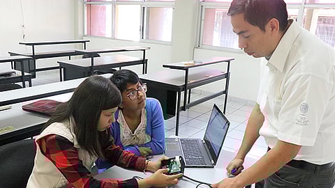 Las alumnas han realizado análisis estadístico descriptivo para caracterizar los datos, verificar la frecuencia y normalización de los mismos (Foto Cortesía)