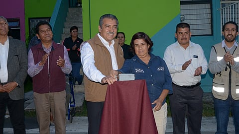 El edil entregó 630 luminarias en las colonias Los Girasoles, Cosmos, entre otras (Foto: Especial)