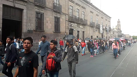 Son más de 4 mil egresados de las Normales de Michoacán desde la generación 2015 a la 2019 que buscan una plaza base (Foto: Cortesía)