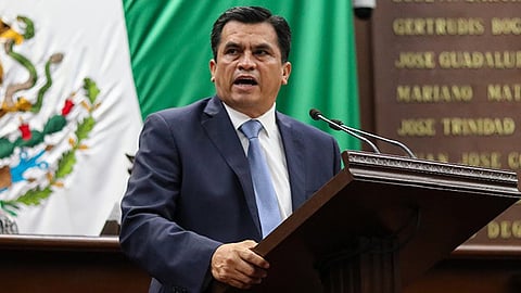 El diputado también exhortó a que se destinen mayores recursos a la UMSNH (Foto Cortesía)