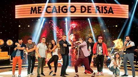 Llega el elenco con escenario inclinado (Foto: Cortesía)
