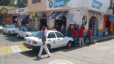 Los taxistas concesionados se manifestaron nuevamente contra los "piratas" (Foto: RED 113)