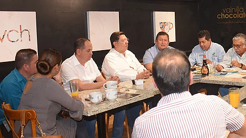 Se reunió con los líderes de la Asociación de Trabajadores del Estado de Michoacán (ATEM) (Foto Cortesía)