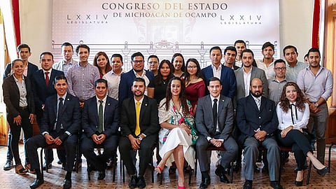 Los jóvenes seleccionados visitaron el Congreso en donde hicieron un recorrido y presenciaron la Sesión Extraordinaria (Foto Cortesía)