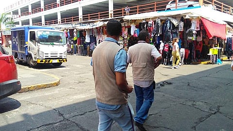 Se invita a los comerciantes que se encuentran laborando en lugares no permitidos, a que se coloquen en espacios adecuados para ello (Foto Cortesía)