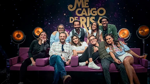Llega el elenco con escenario inclinado (Foto: Cortesía)