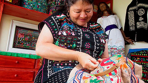 En Cherán, el XIII Concurso Artesanal de Textil y Madera
