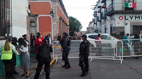 Las vallas de seguridad ya se encuentran en distintos puntos del Centro Histórico
(Foto: Sayra Casillas)