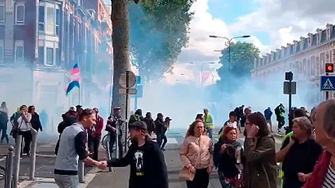 Manifestación contra las políticas sociales del presidente Emmanuel Macron (Foto: captura de pantalla)