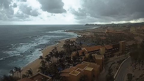 En los puertos de La Paz y Los Cabos se mantienen cerrados a tipo de navegación (Foto: captura de video)