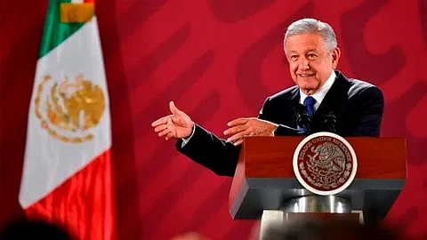 El presidente informó que este documento contiene la filosofía y los principios fundamentales que inspiran a su gobierno (Foto: lopezobrador.org)