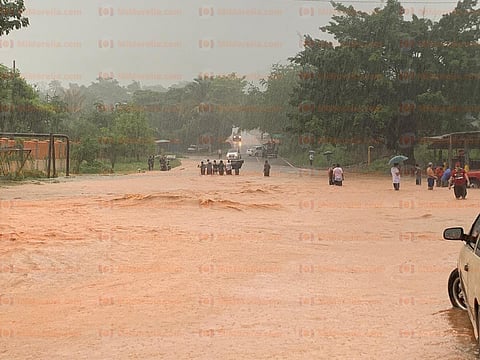 Se desborda presa de Minas, ubicada en La Mira Michoacán