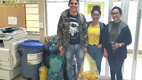 La Coordinación de Lenguas Extranjeras una vez por semestre realizan acciones para beneficio de la sociedad (Foto Cortesía)