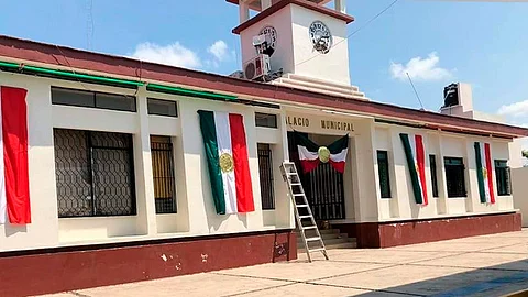El alcalde de Buenavista denunció que bajo amenaza, fueron desalojados los funcionarios del Ayuntamiento
(Foto: Facebook/Gobierno municipal de Buenavista Michoacán)