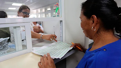 Reanudan cobros de cheques este lunes luego de fallas bancarias