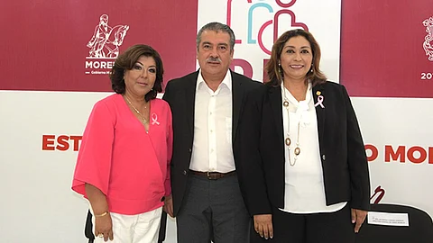 El alcalde presentó ante el equipo de trabajo del DIF a su nueva titular (Foto Cortesía)