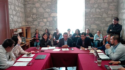 Fermín Bernabé se negó a votar, con el argumento de que nunca le hicieron llegar los curriculum (Foto: Sayra Casillas)