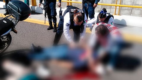 Motociclistas se lesionan tras accidente, en el libramiento