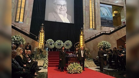 Se colocó la Bandera de México y de su alma máter en el ataúd (Foto: @bellasartesinba)