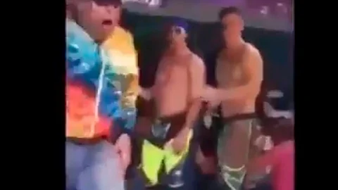 Así fue como hombre se atragantó con pepino en show de los Wapayasos #Video