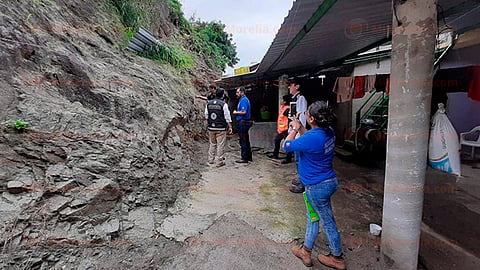 Solórzano Buenrostro expresó que hay tres viviendas afectadas por deslizamientos de tierra (Foto: RED 113)