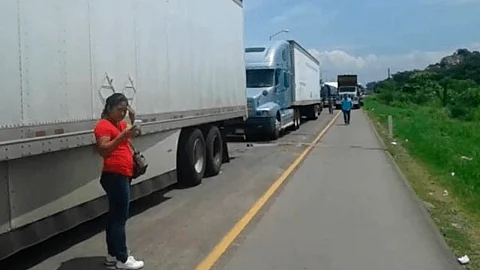 Los transportistas exigen seguridad en las carreteras (Foto: @Transportesmx)