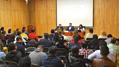 Las mesas de análisis contribuyen al debate y a la sensibilización en materia de Derechos Humanos (Foto Cortesía)