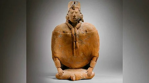El arquéologo Daniel Salinas Córdova explicó en sus redes sociales que varias de esas piezas podrían tener un origen “vago e impreciso”Foto: Sothebys.com)