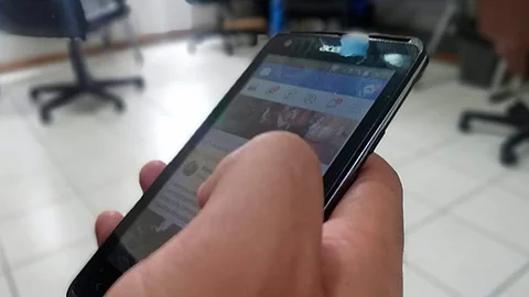 Más de una tercera parte de los adolescentes mexicanos declaró que revisa su teléfono incluso por la noche (Foto: MiMorelia)