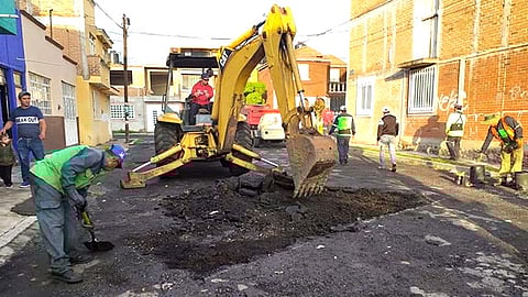 Las brigadas de bacheo del Ayuntamiento inician labores desde temprana hora para dar atención a una de las principales peticiones ciudadanas (Foto Cortesía)
