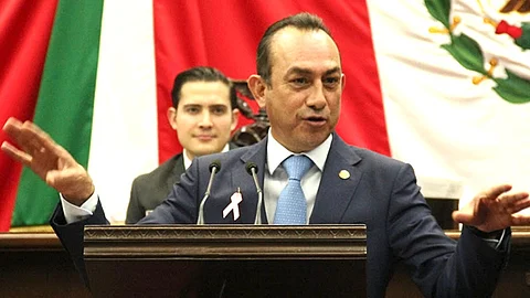 Una vez que el diputado renuncie, de inmediato se debe convocar al suplente o al que siga en la lista registrada ante el órgano electoral local en Michoacán (Foto Cortesía)