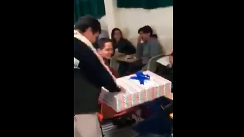 Al joven le apodan "El primo" y trabaja y estudia
(Foto: Captura de pantalla)