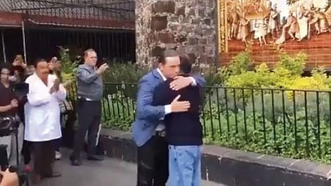 Federico Acosta y Ascanio Pignatelli Cortés, los descendientes de estos personajes que hace 500 años hicieron historia en México, ofrecieron un pequeño mensaje (Foto: captura de video)