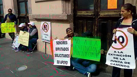 Demandan la permanencia de su fuente laboral, la cobertura de siete quincenas y las prestaciones que les corresponden de enero a la fecha
(Foto: Sayra Casillas)