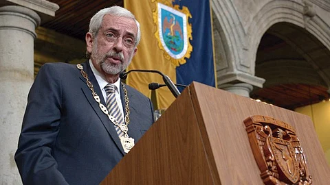Graue Wiechers es egresado de la Facultad de Medicina, con especialidad en oftalmología (Foto: dgcs.unam.mx)