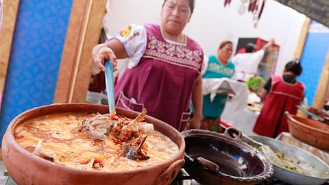 Un total de 30 cocineras tradicionales preparan los platillos típicos y originarios de Michoacán (Foto: Cortesía)