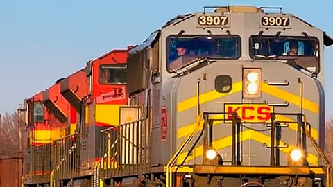 El alcalde moreliano solicitó al presidente de la República, Andrés Manuel López Obrador, reubicar el paso del ferrocarril (Foto Facebook: Kansas City Southern Mexico (Kcsr-Kcsm)