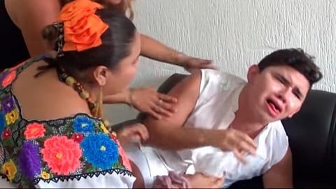 El youtuber aceptó el reto, pero no resistió (Fotograma: YouTube)