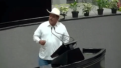 Paramédicos confirmaron la muerte del diputado Juan Carlos Molina (Foto: captura/@ferbetancourt9)