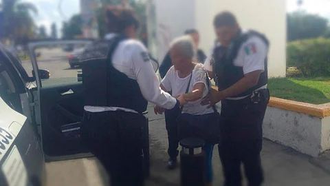 La Unidad de Atención a Víctimas intervino en la labor
(Foto: Twitter/Policia_Morelia)