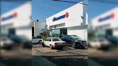 Asaltan a mujer al salir de un banco en Morelia; le robaron 50 mil pesos